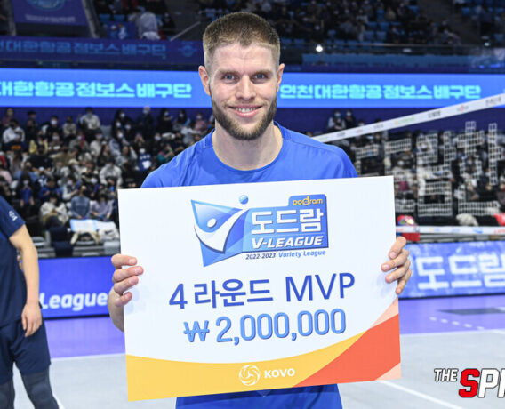 [화보] 한국전력 타이스, 4라운드 MVP 시상식 화보