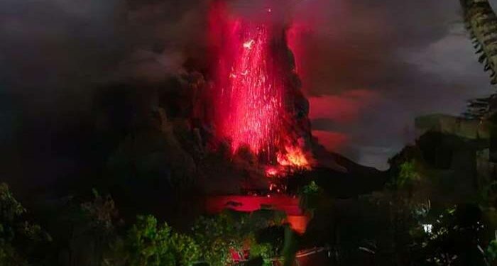 루앙산 화산 폭발로 인도네시아 수천명 대피